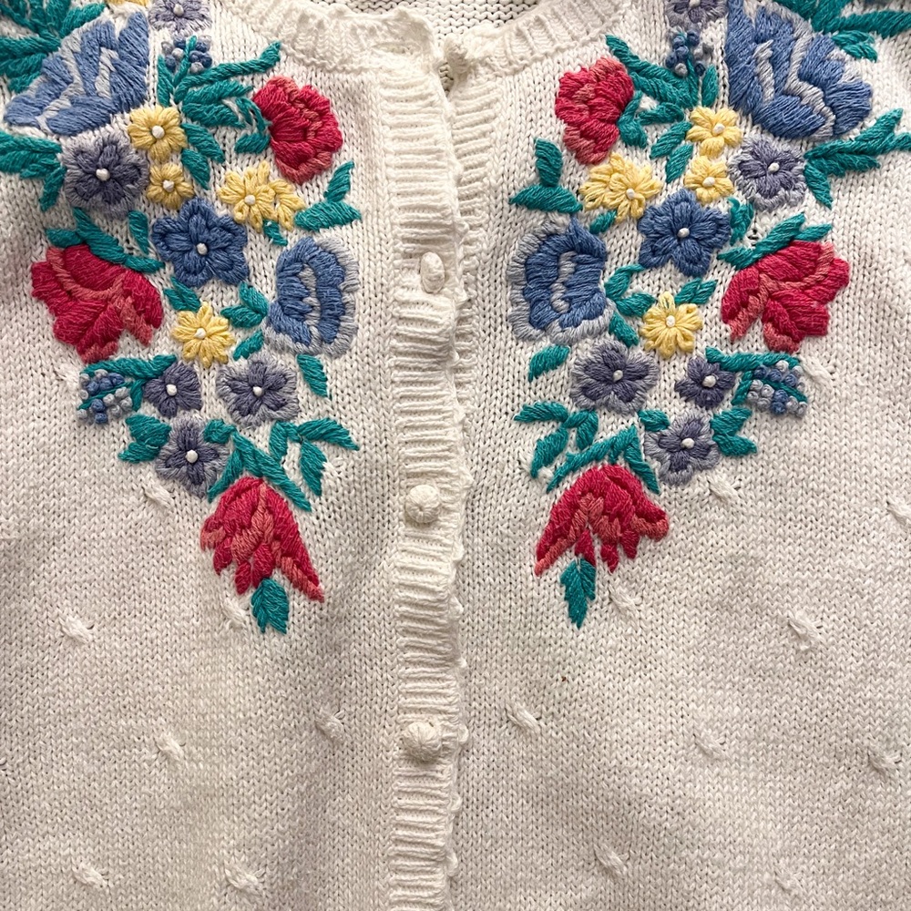 Vintage White Hand Embroidered Knit Short-Sleeve Cardigan - Picture 4 of 7